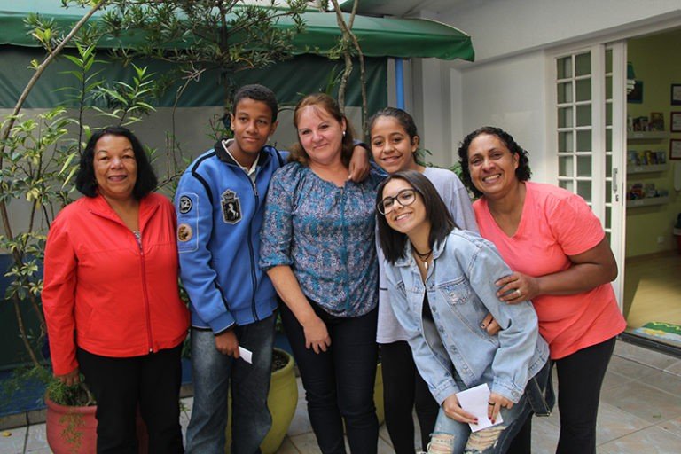 Inglês da JUEA muda a vida de alunos com bolsas de estudo