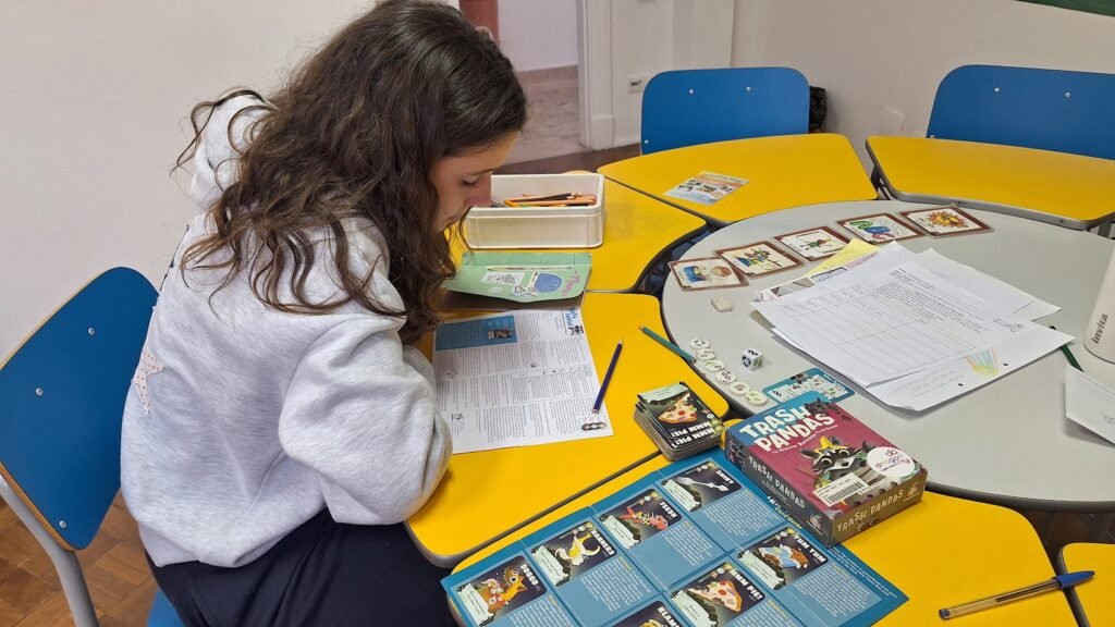 aluna em aula de ingles